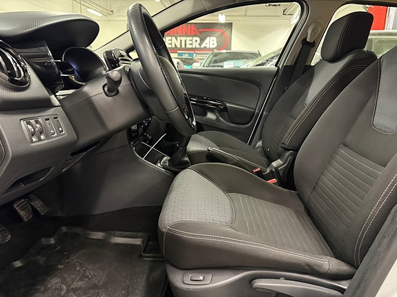 Renault Clio 16 of 19