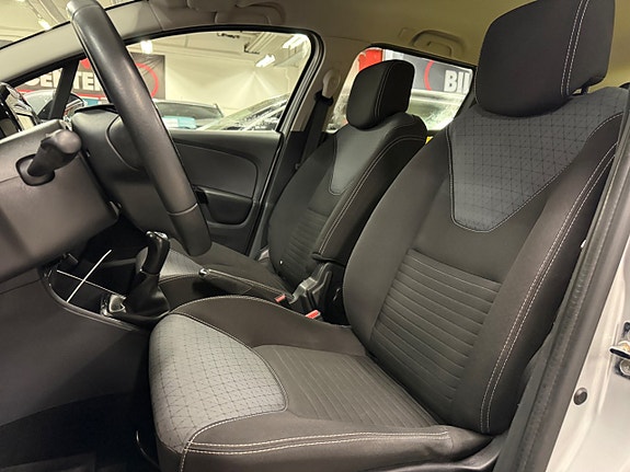 Renault Clio 15 of 19