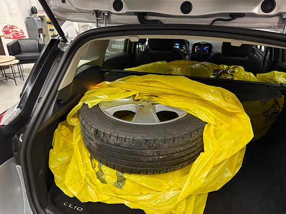 Renault Clio 19 of 19