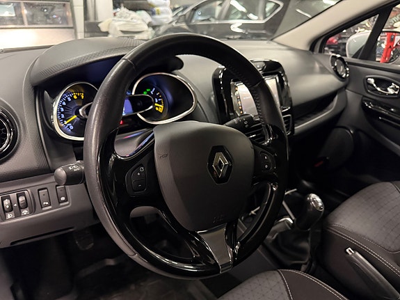 Renault Clio 12 of 19