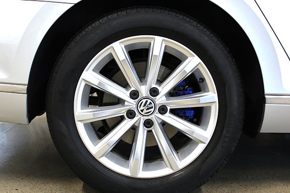 Volkswagen Passat 9 of 23