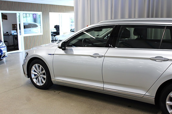 Volkswagen Passat 13 of 23