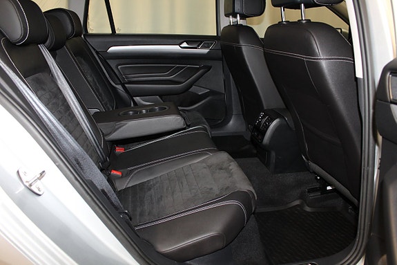 Volkswagen Passat 18 of 23