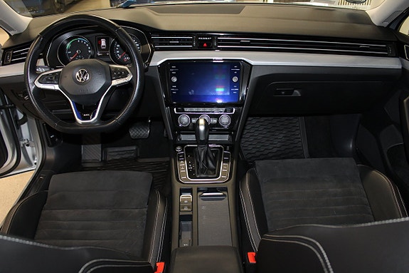 Volkswagen Passat 15 of 23