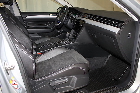 Volkswagen Passat 16 of 23