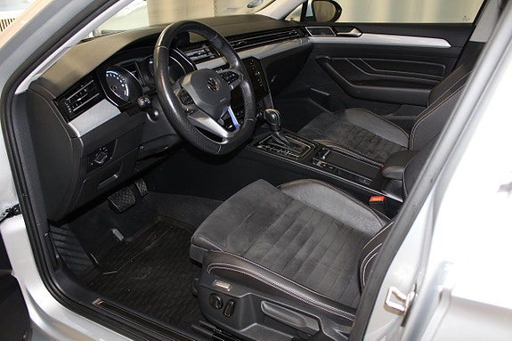 Volkswagen Passat 17 of 23