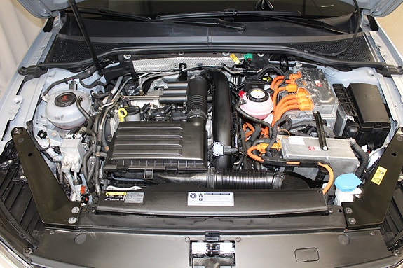 Volkswagen Passat 14 of 23