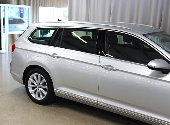 Volkswagen Passat 10 of 23