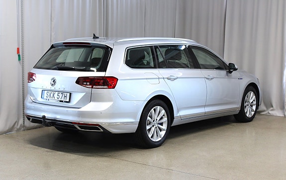 Volkswagen Passat 2 of 5