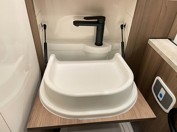 Kabe  Novum Compact 720 LXL / ALDE / Ugn / B-kort / Litium / 18 of 30
