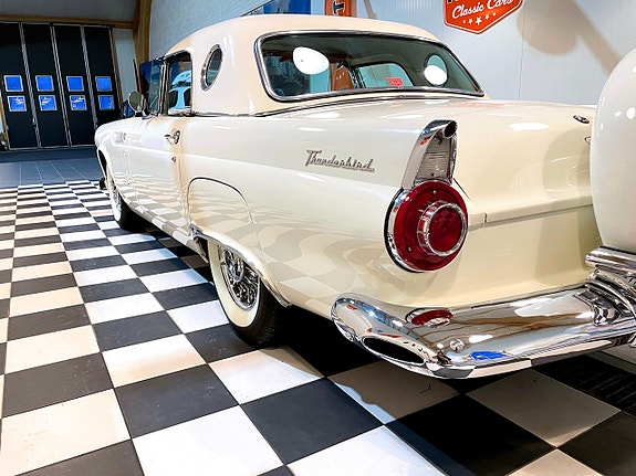 Ford Thunderbird 13 of 30