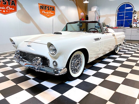 Ford Thunderbird 2 of 5