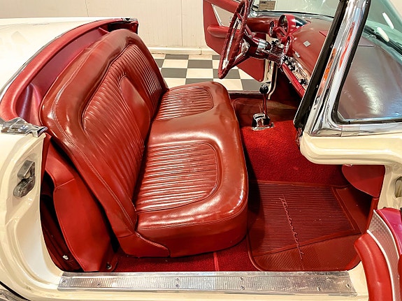 Ford Thunderbird 30 of 30