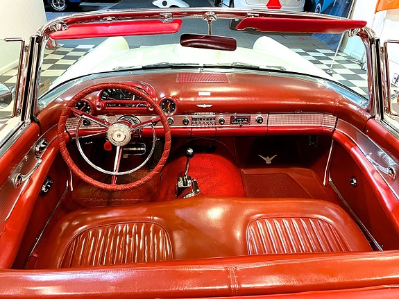 Ford Thunderbird 20 of 30