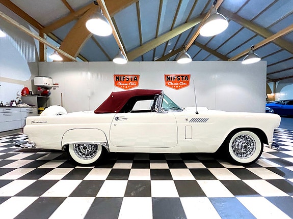 Ford Thunderbird 7 of 30