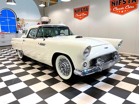 Ford Thunderbird 4 of 5
