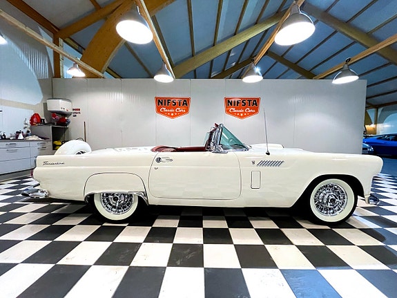 Ford Thunderbird 6 of 30