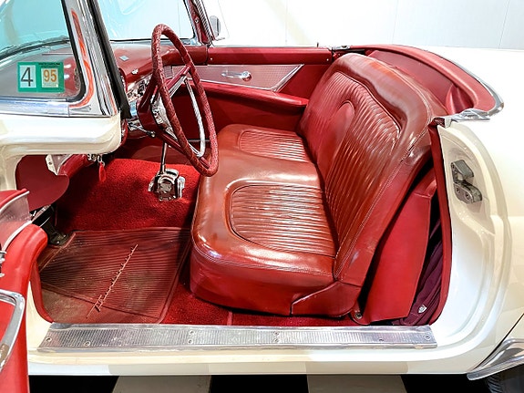 Ford Thunderbird 22 of 30