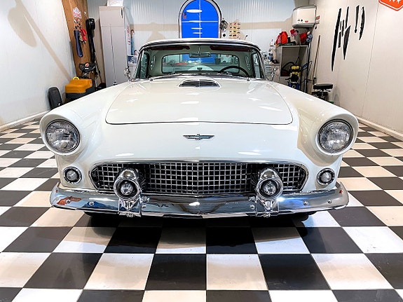Ford Thunderbird 8 of 30