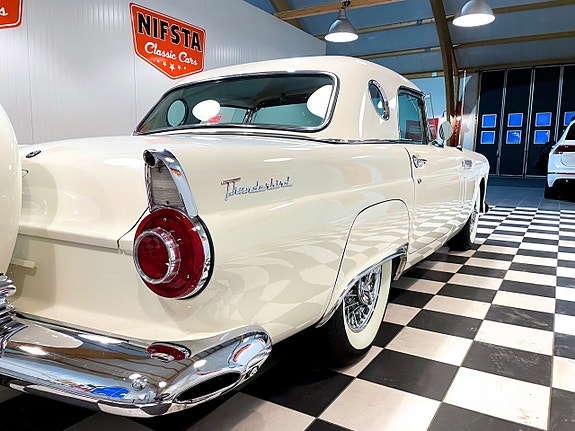 Ford Thunderbird 11 of 30