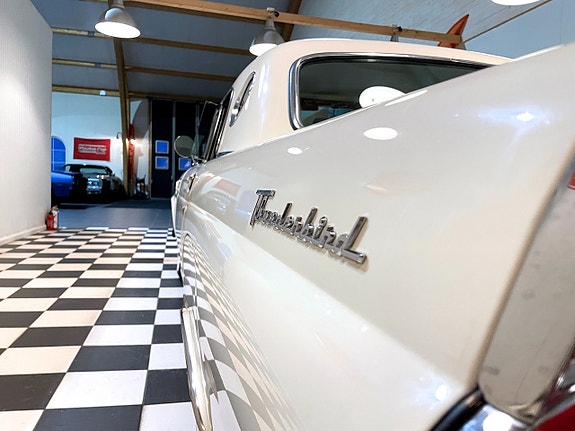 Ford Thunderbird 15 of 30