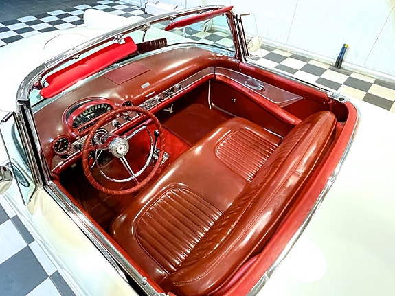 Ford Thunderbird 19 of 30