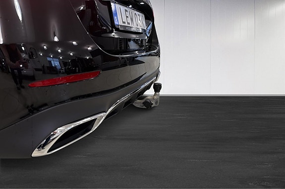 Mercedes-Benz E300 10 of 13