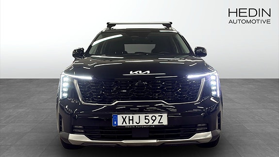 Kia Sorento 2 of 12