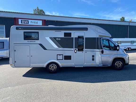 Adria Matrix 670 SL 60Y -Automat-Långbädd-3500 kg-DEMOUTFÖRSÄLJNING-REA! 2 of 23