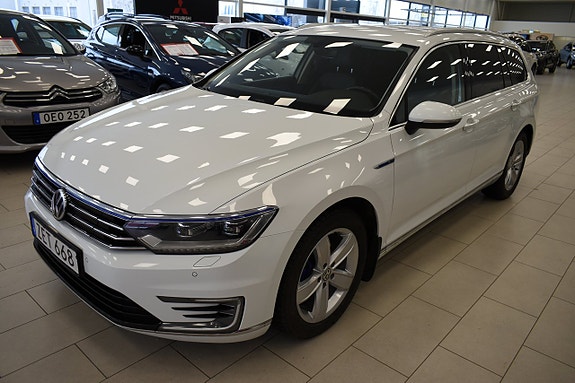 Volkswagen Passat 2 of 5