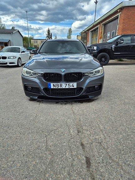 BMW 320d 3 of 4