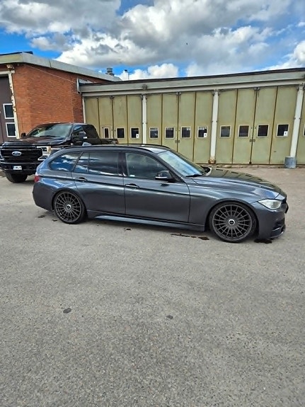 BMW 320d 2 of 4