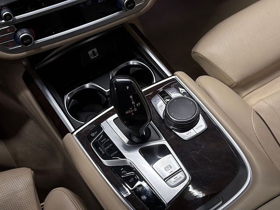 BMW 750Li 20 of 27