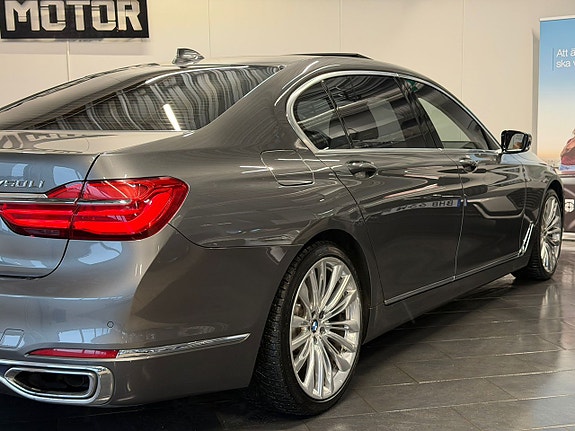 BMW 750Li 8 of 27