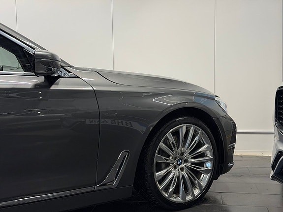 BMW 750Li 9 of 27