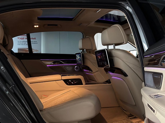 BMW 750Li 26 of 27