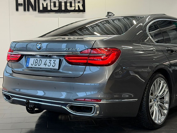 BMW 750Li 7 of 27