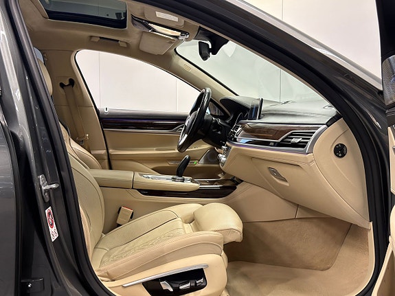 BMW 750Li 24 of 27