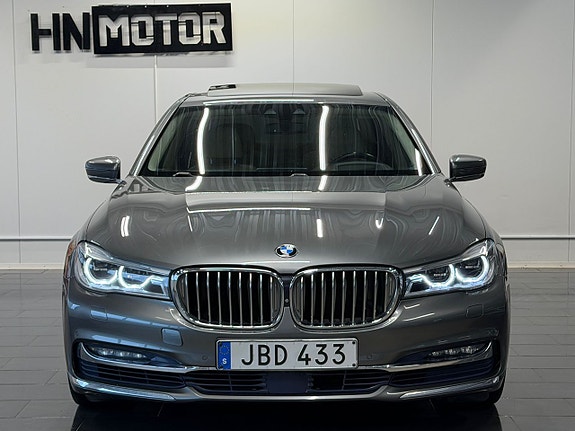 BMW 750Li 3 of 27