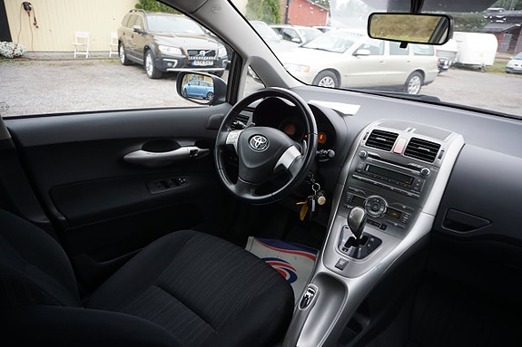 Toyota Auris 5 of 7