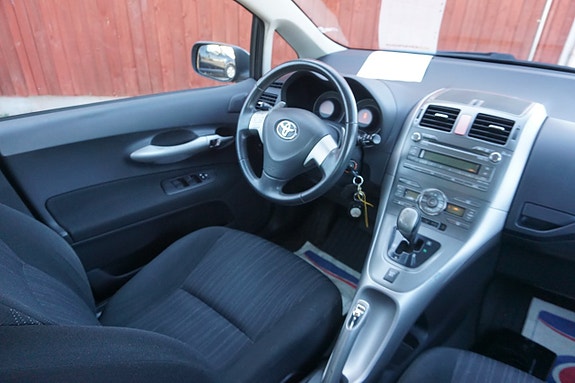 Toyota Auris 5 of 5