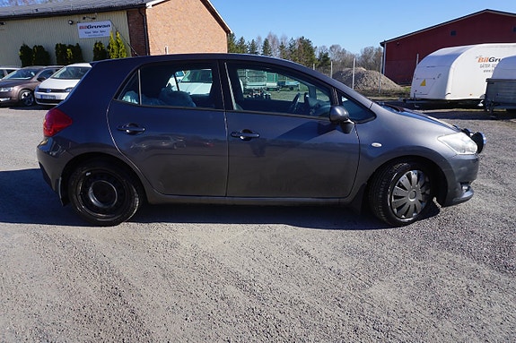 Toyota Auris 4 of 5