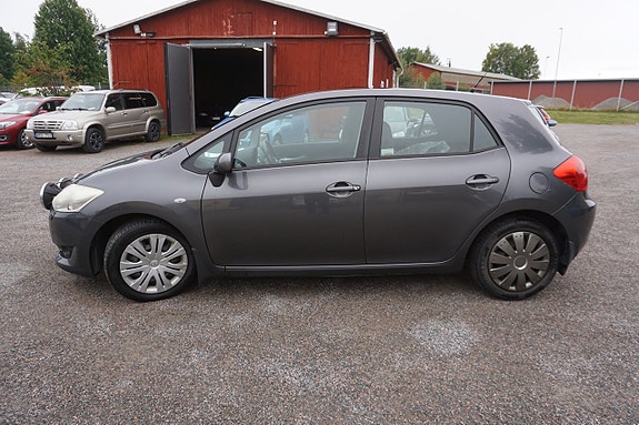 Toyota Auris 4 of 7