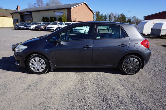Toyota Auris 3 of 5