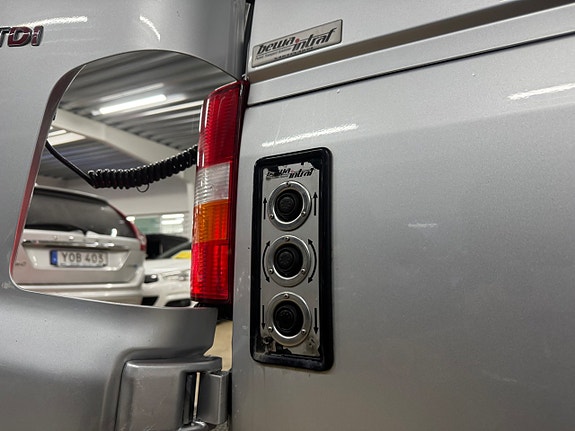 Volkswagen Caravelle 11 of 25