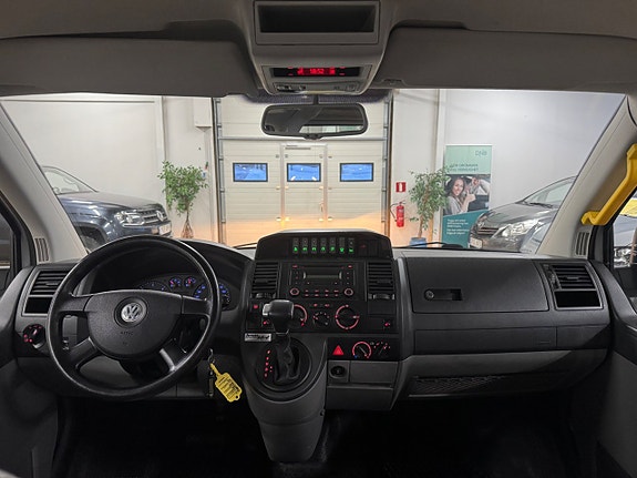 Volkswagen Caravelle 22 of 25