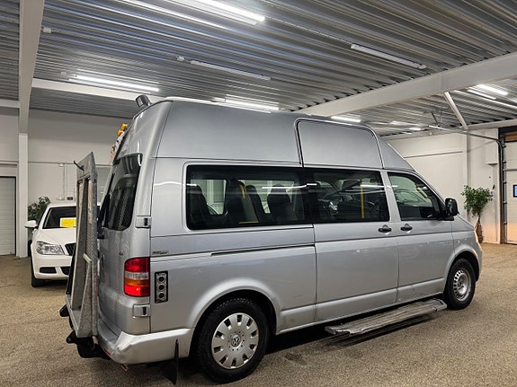 Volkswagen Caravelle 4 of 5