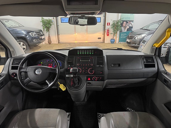 Volkswagen Caravelle 21 of 25