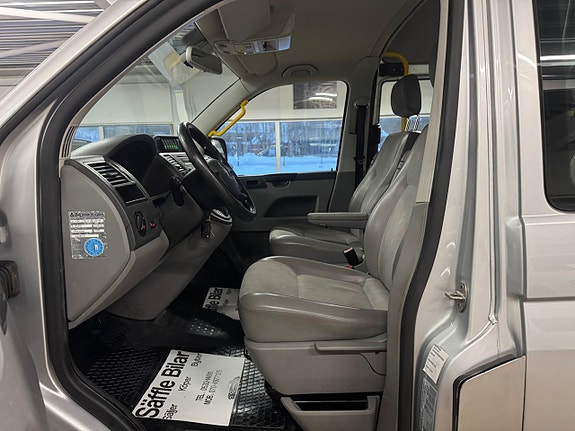 Volkswagen Caravelle 16 of 25