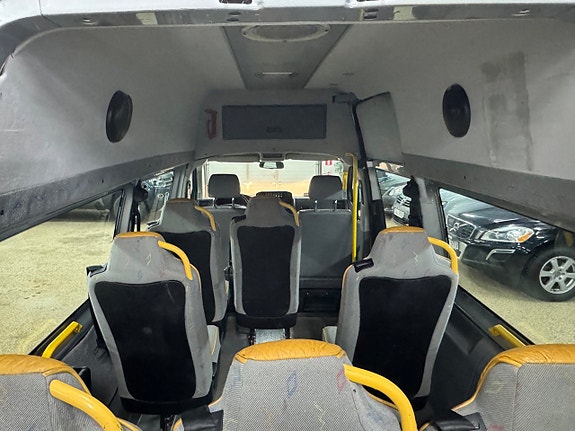 Volkswagen Caravelle 10 of 25